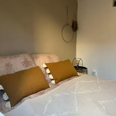 Apartament Souterrain Sandy Sous